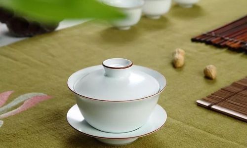 The Optimal Vessels for Brewing White Tea:A Comprehensive Guide to Enhancing Flavor and Aroma