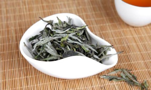 Unveiling the Enigma of White Tea:A Journey Through History,Craftsmanship,and Wellness