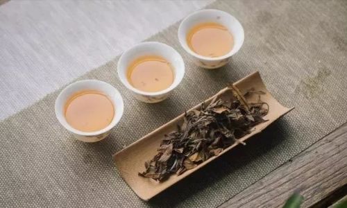The Delicate Dance of Flavors:Unraveling the Distinctions Between White Tea and Floral Tea