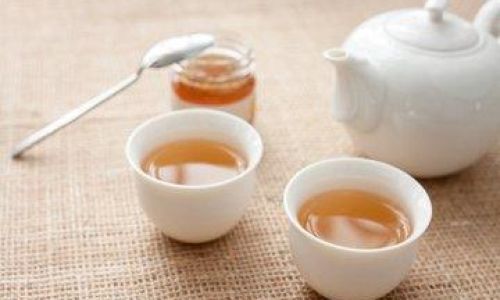 The Delicate Dance of Flavors:Unraveling the Distinctions Between White Tea and Floral Tea