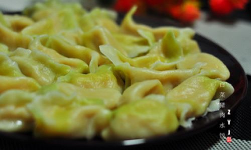 The Ultimate Guide to Crafting Authentic Chinese Cabbage and Pork Dumplings:A Step-by-Step Recipe