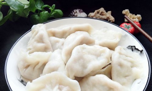 The Ultimate Guide to Crafting Authentic Chinese Cabbage and Pork Dumplings:A Step-by-Step Recipe