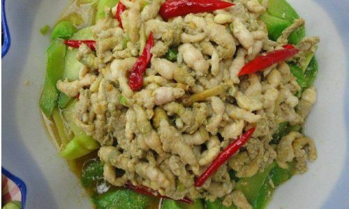 Mastering the Art of Cooking Cabbage Heart with Bean Worms:A Traditional Delicacy