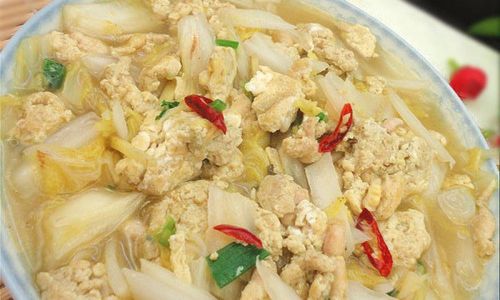 Mastering the Art of Cooking Cabbage Heart with Bean Worms:A Traditional Delicacy