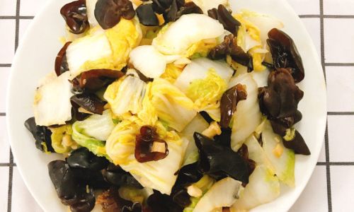 How to Prepare Stir-Fried Chinese Cabbage with Wood Ear Mushrooms:A Classic Vegetarian Delight