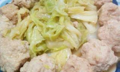 Braised Meatballs with Chinese Cabbage:A Heartwarming Recipe for Comfort Food Enthusiasts
