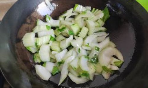 The Authentic Guide to Crafting Perfect Cabbage Stir-Fry with Meat:A Time-Honored Recipe