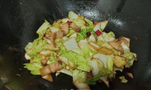 The Authentic Guide to Crafting Perfect Cabbage Stir-Fry with Meat:A Time-Honored Recipe