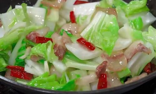 Mastering the Art of Cabbage and Meat Stir-Fry:A Flavorful Guide to Perfecting This Classic Dish