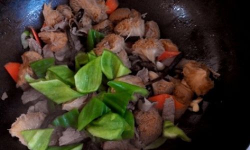 A Delicate Fusion of Flavors:Mastering the Art of Cooking Cabbage with Lion’s Mane Mushrooms