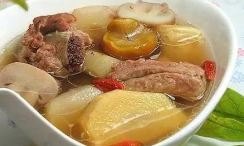 A Simple and Nourishing Guide to Preparing Morinda Root-Stewed Muscovy Duck