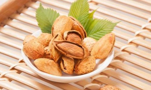 The Art of Shelling Almonds:Techniques,Tips,and Tricks for Perfectly Cracked Nuts