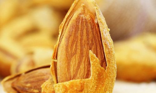 The Art of Shelling Almonds:Techniques,Tips,and Tricks for Perfectly Cracked Nuts