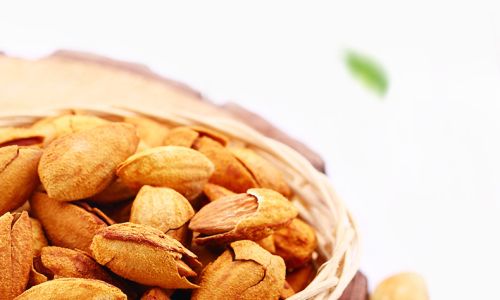 The Art of Shelling Almonds:Techniques,Tips,and Tricks for Perfectly Cracked Nuts