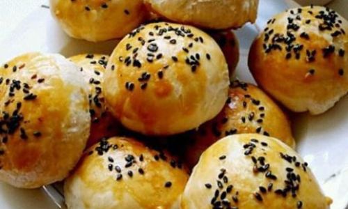 The Eight Treasures of Ba Zhen Mooncakes:A Culinary and Cultural Exploration