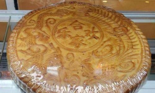 The Eight Treasures of Ba Zhen Mooncakes:A Culinary and Cultural Exploration