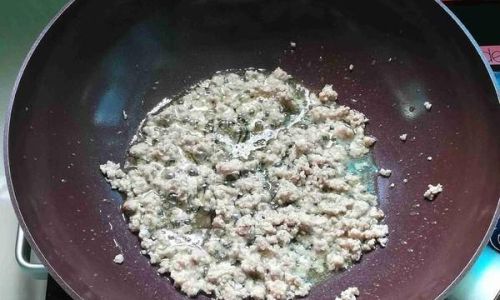 The Art of Pre-Frying Ingredients in Ba Zhen Gao:A Traditional Chinese Pastry