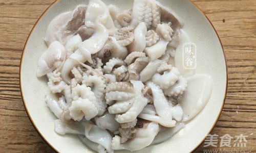 The Ultimate Guide to Cleaning and Preparing Octopus:A Step-by-Step Process for Perfect Results