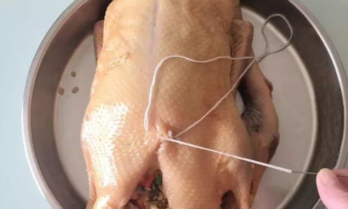 The Art of Crafting Eight-Treasure Duck:A Step-by-Step Guide to a Traditional Chinese Delicacy