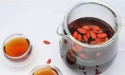 The Science and Art of Simmering Loquat Paste:Should You Wait for the Foam to Subside?