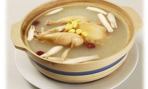 The Art of Crafting the Perfect Chicken Soup:A Comprehensive Guide to Essential Spices and Herbs