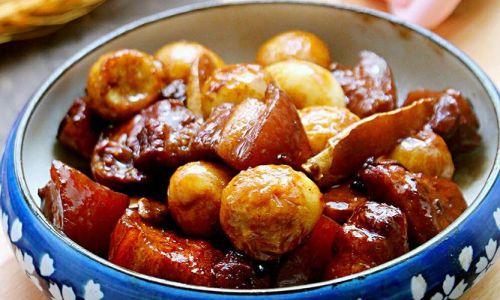 Mastering the Art of Braised Pork Belly with Quail Eggs:A Flavorful Journey