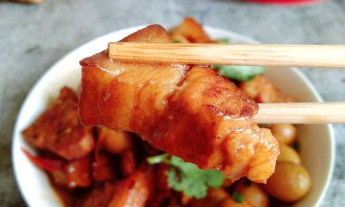 Mastering the Art of Braised Pork Belly with Quail Eggs:A Flavorful Journey