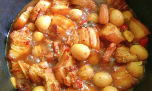 Mastering the Art of Braised Pork Belly with Quail Eggs:A Flavorful Journey