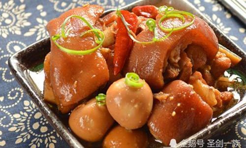 A Step-by-Step Guide to Crafting the Perfect Quail Egg Stewed Pigs Trotters:A Culinary Masterpiece