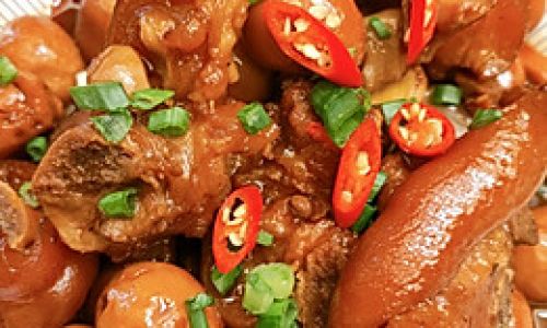 A Step-by-Step Guide to Crafting the Perfect Quail Egg Stewed Pigs Trotters:A Culinary Masterpiece
