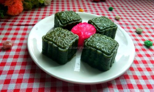 How to Craft Traditional Chinese Qingtuan Using Mugwort:A Step-by-Step Guide