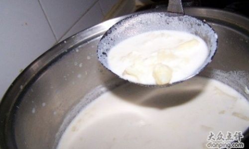 How to Recreate KFCs Velvety Mashed Potatoes with Savory Gravy at Home