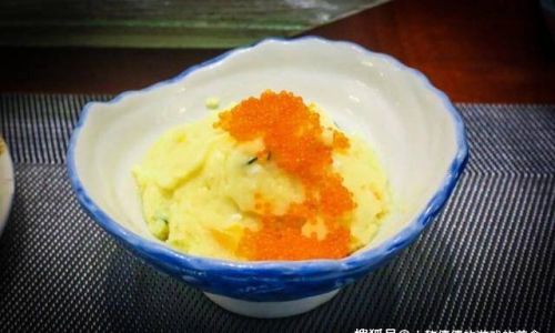 How to Recreate KFCs Velvety Mashed Potatoes with Savory Gravy at Home