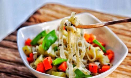 How to Make Dutch Pea and Pork Floss Stewed Noodles