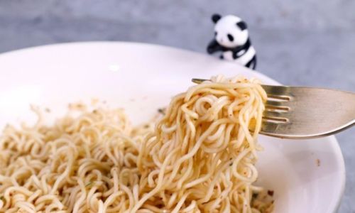 Mastering the Art of Making Delicious Seasoned Noodles