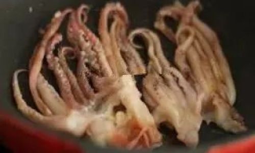 Mastering the Art of Making Korean-Style Grilled Squid on a Hot Plate