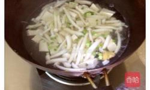 How to Make a Delicious Seafood Mushroom and Tofu Soup