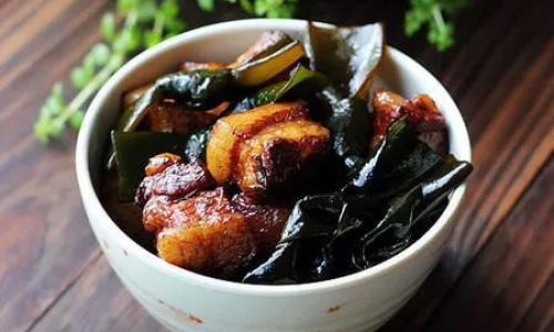 Mastering the Art of Cooking Seaweed-Braised Pork Tail