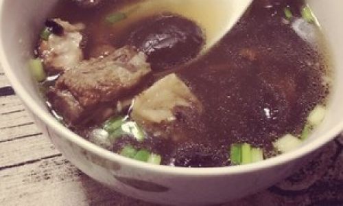 How to Make a Delicious Sea Cucumber and Shiitake Mushroom Rib Soup