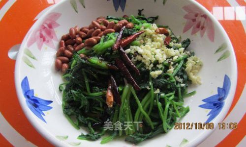 How to Make a Delightful Spinach and Nut Salad