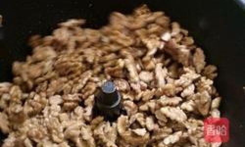 How to Make Candied Walnut Kernels with Frosting