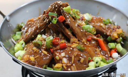 How to Make Dry-Pot Duck Heads:A Culinary Journey