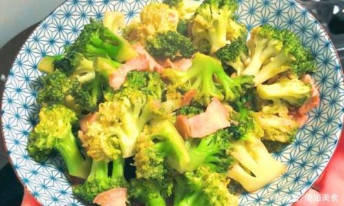 Mastering the Art of Dry-Fried Broccoli in a Wok