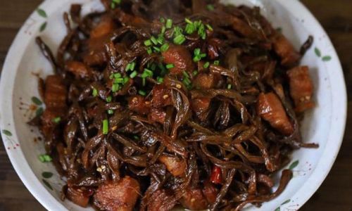 How to Make Steamed Pork Belly with Dried Green Beans