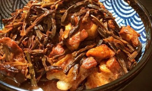 How to Make Steamed Pork Belly with Dried Green Beans