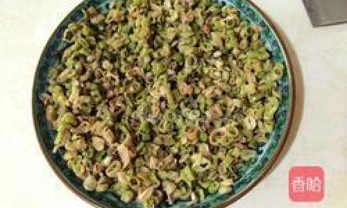 How to Make Steamed Pork with Dried Green Beans:A Culinary Delight