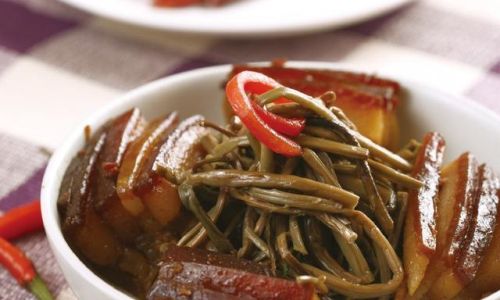 How to Make Steamed Pork with Dried Green Beans:A Culinary Delight