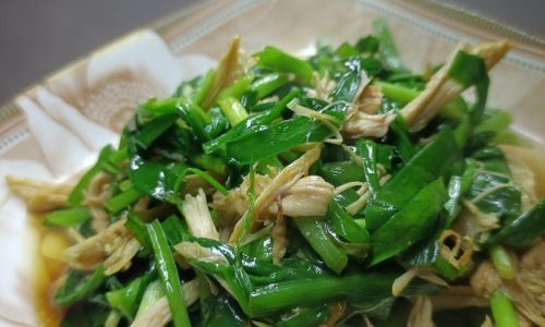 How to Stir-Fry Phoenix Tail Mushrooms with Leeks:A Culinary Delight