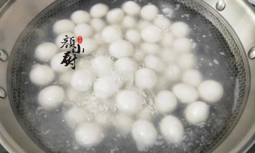 How to Make Delicious Pink Glutinous Rice Balls Yuanxiao)