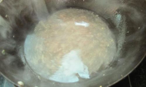 How to Make a Delicious Pork and Noodles Soup Fenpi Rou Tang)